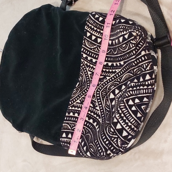 Kindred Spirit Style leopard print and tribal pattern Messanger Crossbody Bag - Picture 11 of 12